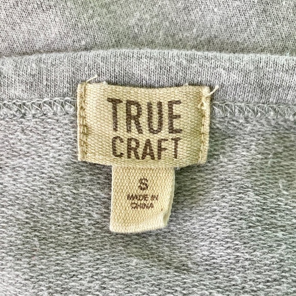 Women’s size small True Craft oversized look cropped warm gray top - Picture 5 of 6